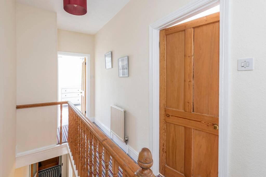 Spacious House - 2 Double Rooms - Street Parking - Garden Μπαθ Εξωτερικό φωτογραφία