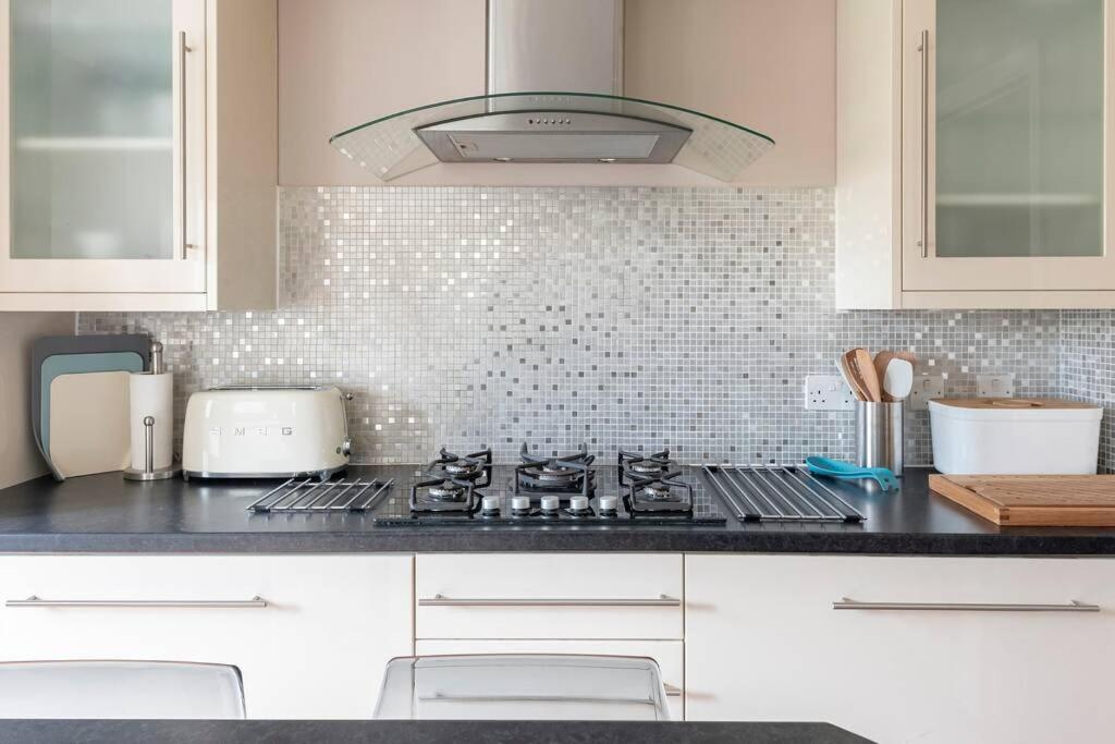 Spacious House - 2 Double Rooms - Street Parking - Garden Μπαθ Εξωτερικό φωτογραφία