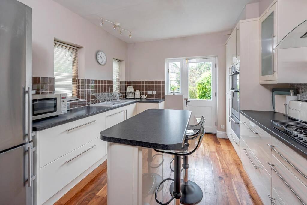 Spacious House - 2 Double Rooms - Street Parking - Garden Μπαθ Εξωτερικό φωτογραφία